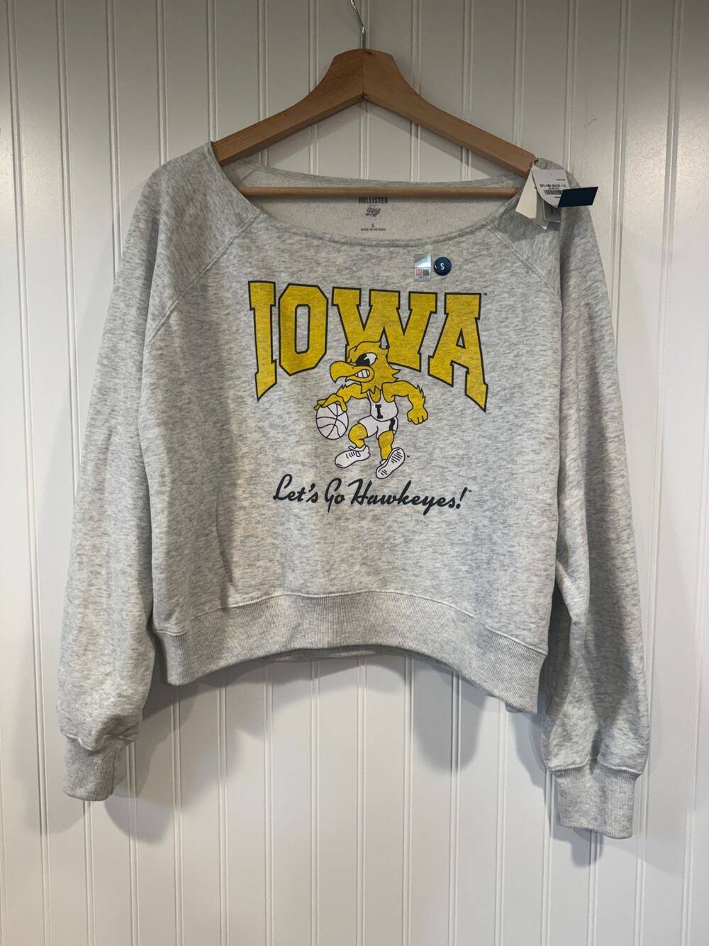 Hollister Iowa Hawkeyes Sweatshirt SM Cropped Graphic Off The Shoulder Oversized
